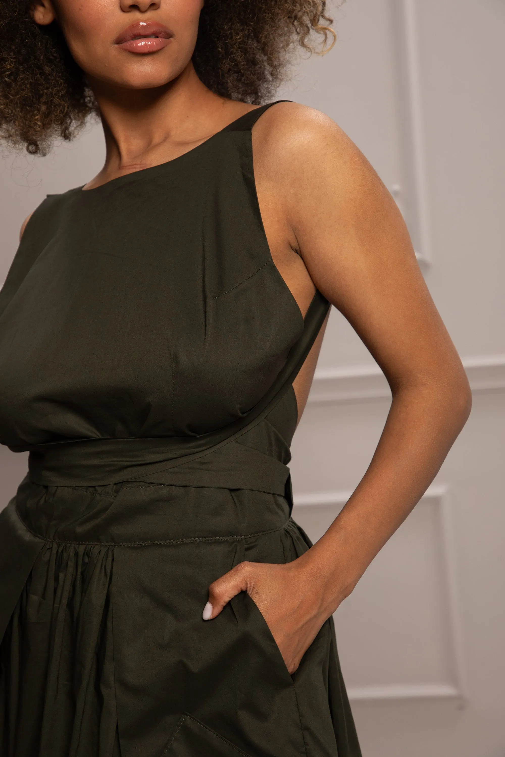 BACKLESS STYLISH DRESS
