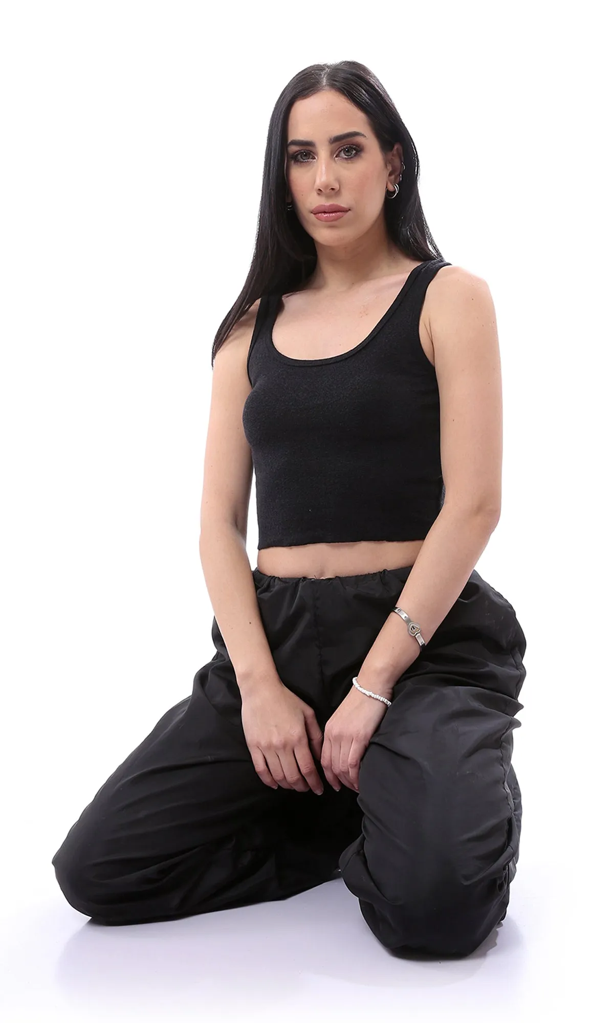 O166398 Wide Round Neck Black Sleeveless Tank Top