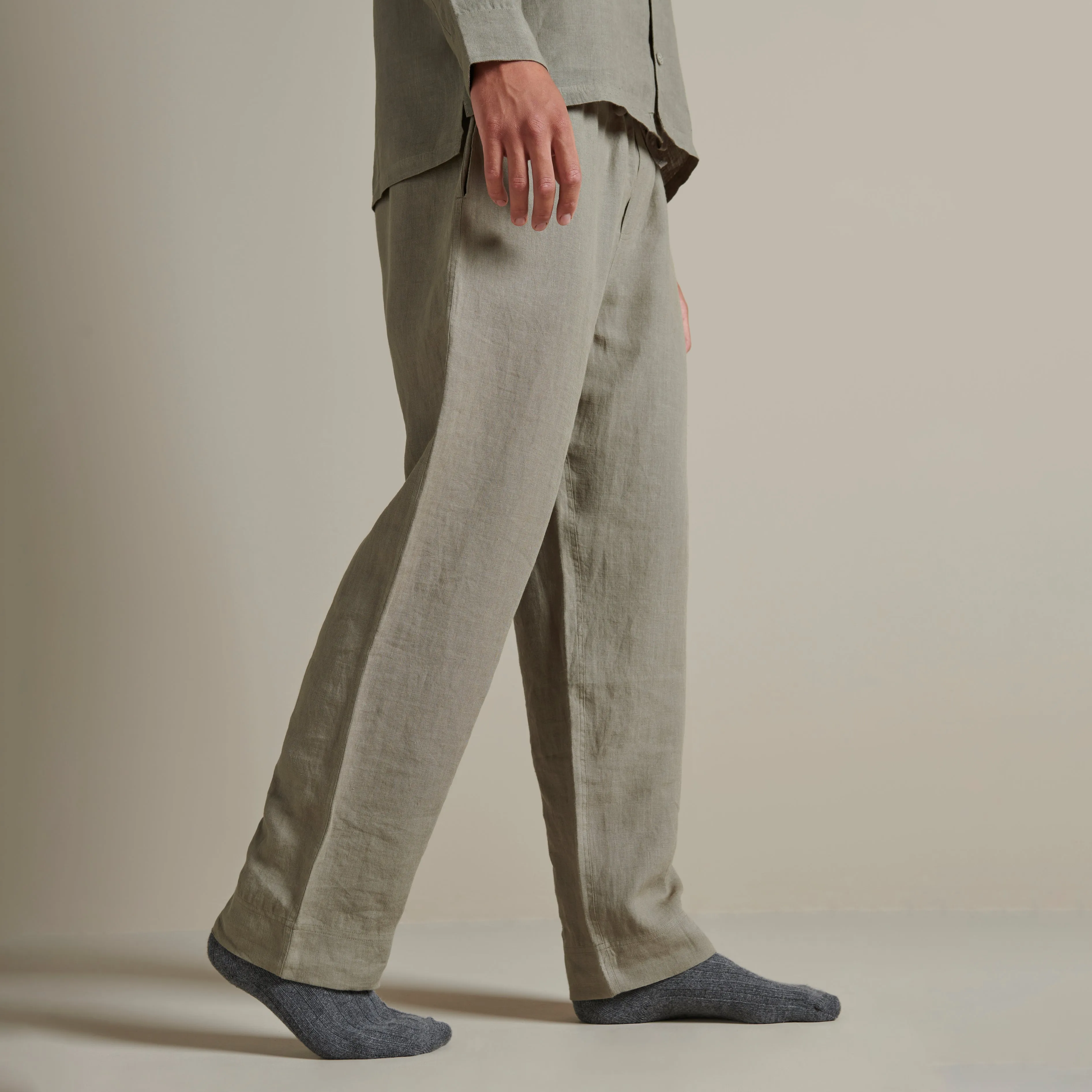 The Men's Linen Trouser - Moss