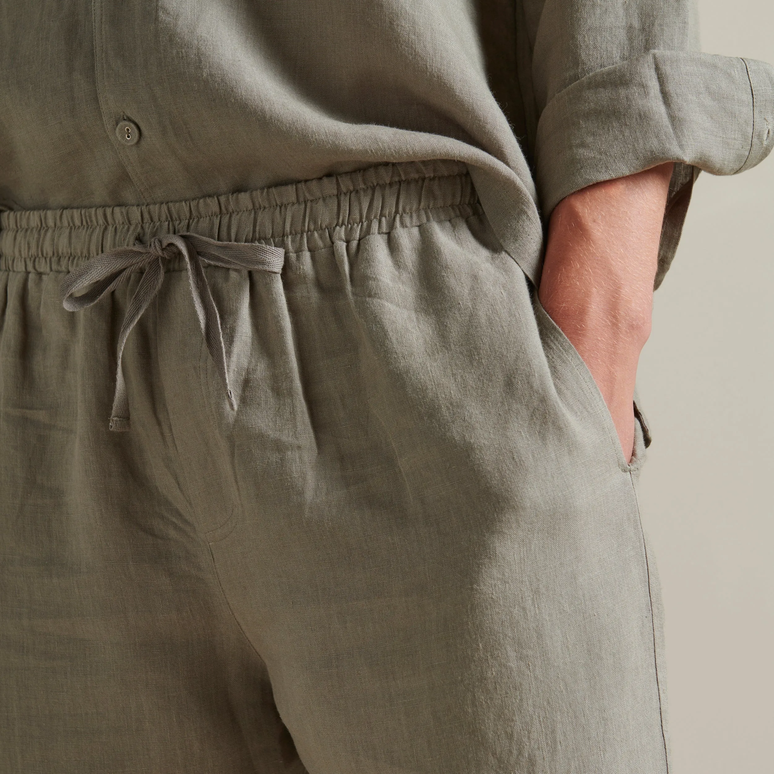 The Men's Linen Trouser - Moss